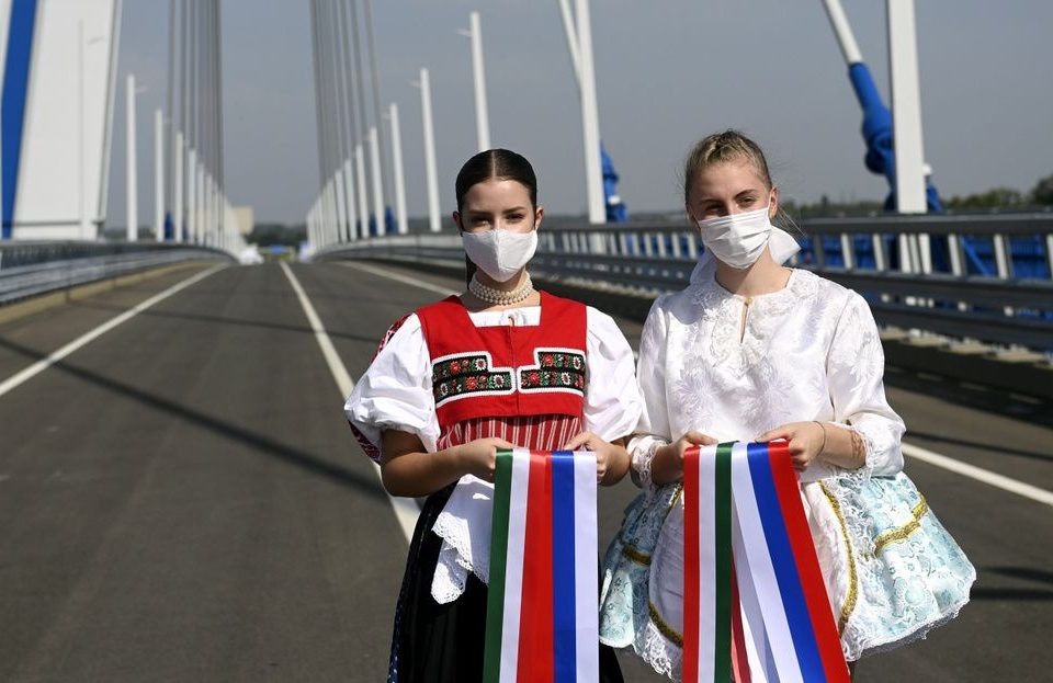 المجر سلوفاكيا جسر البنية التحتية