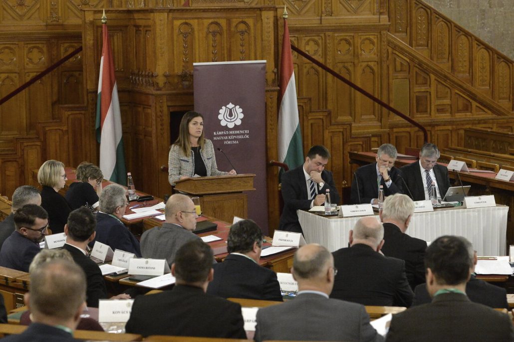 Maďarský mluvčí-parlament
