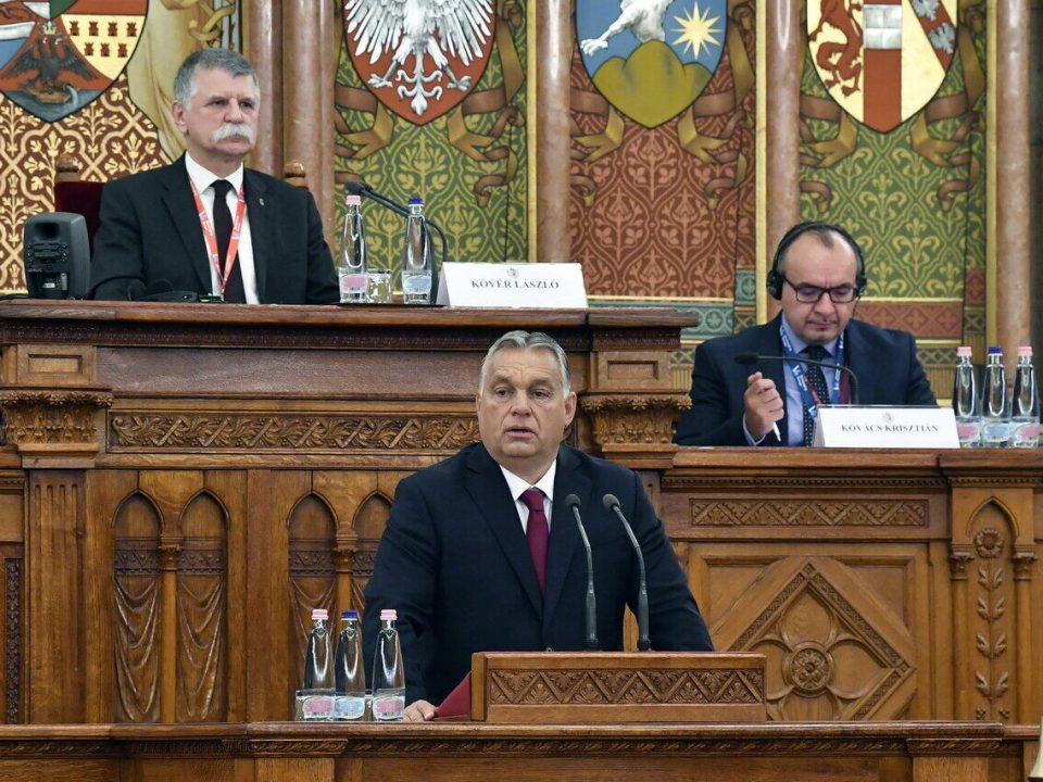 Parliament-Orban-Kover