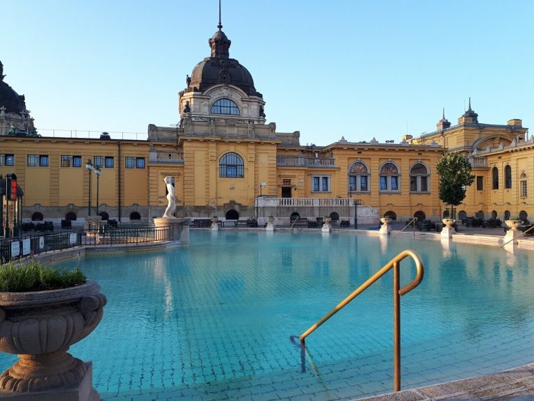 Széchenyi Bath Fürdő baths in Budapest