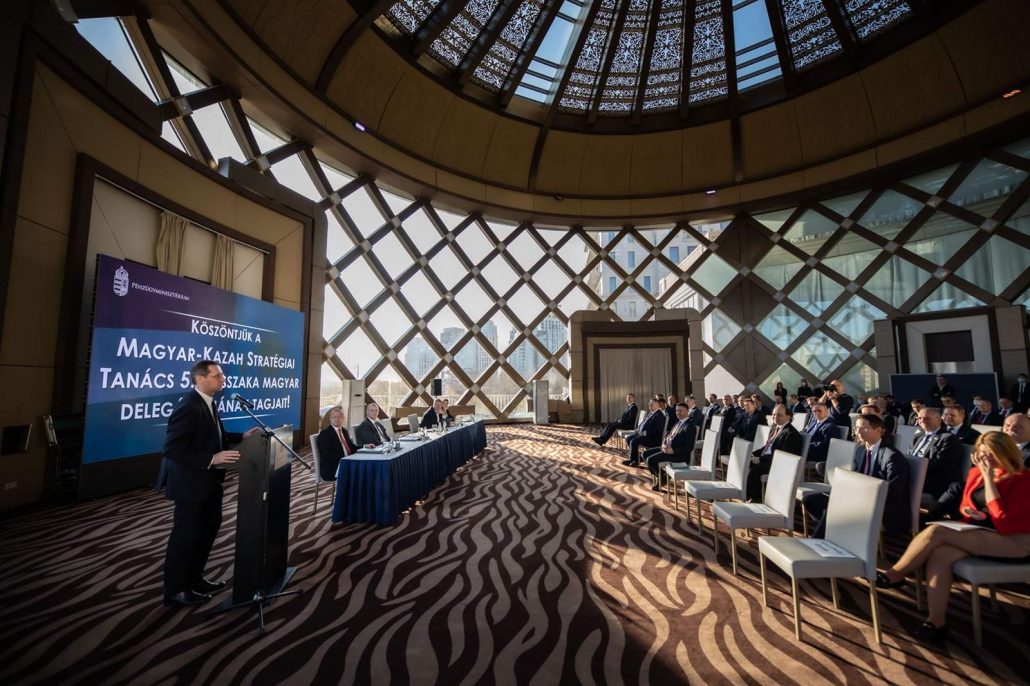 匈牙利-哈萨克斯坦战略委员会在努尔苏丹举行会议