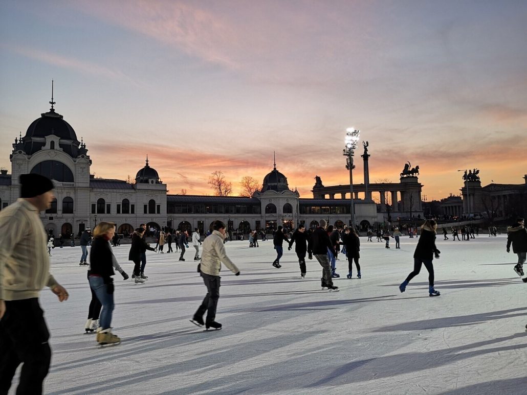 ساحة التزلج على الجليد في منتزه بودابست