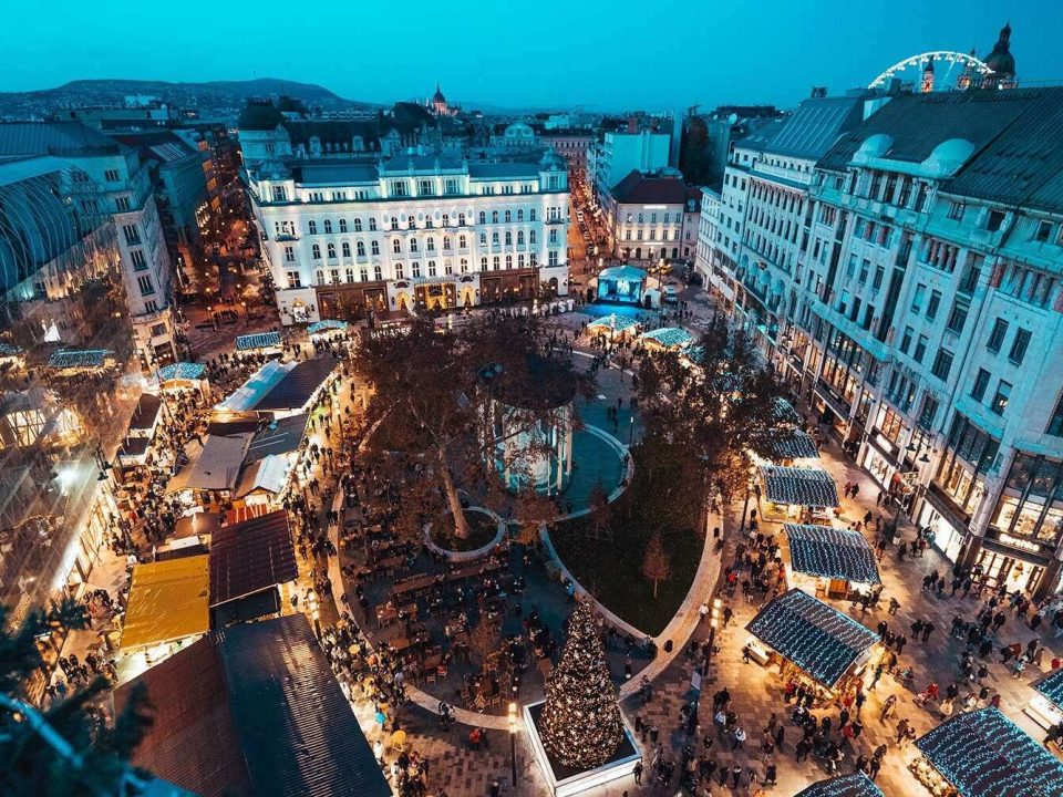 圣诞市场_Vörösmarty Square_布达佩斯