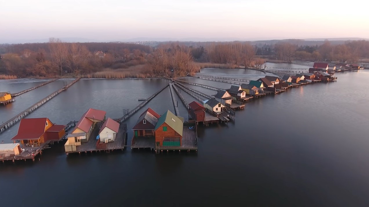 “Floating village” of Bokod