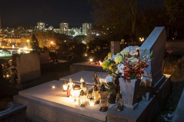 cemetery hungary candle