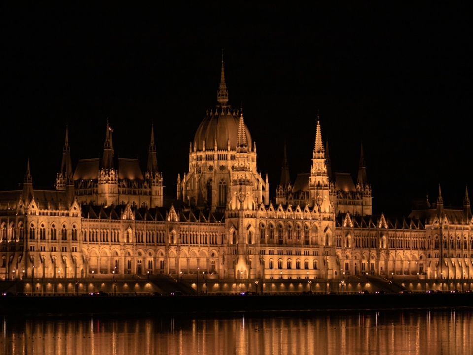 Budapest Sight Parliament Parlament Danube 2