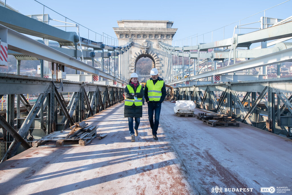 Chain_bridge