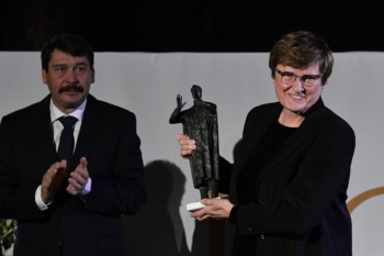匈牙利出生的生物化學家 Katalin Karikó Bolyai 獎