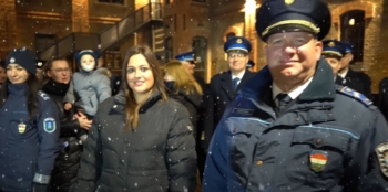 Frohe Weihnachten ungarische Polizei