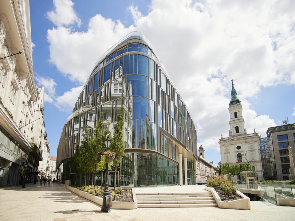 Edificio Szervita Square-Budapest