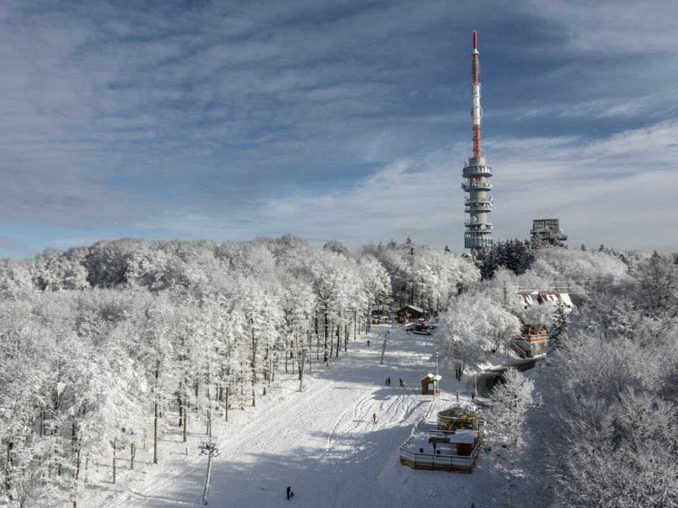 Winter-Hungary-snow-mountain