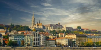 Міський пейзаж Будапешта на березі Дунаю