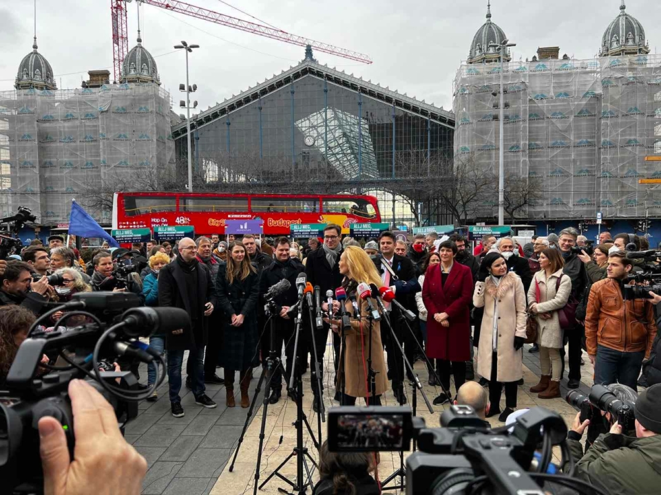 Hungary opposition press conference