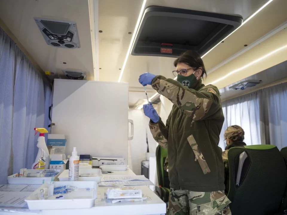 Koronavírus Katonák Army Military Coronavirus Vaccin Vakcina Oltás Redimensionat