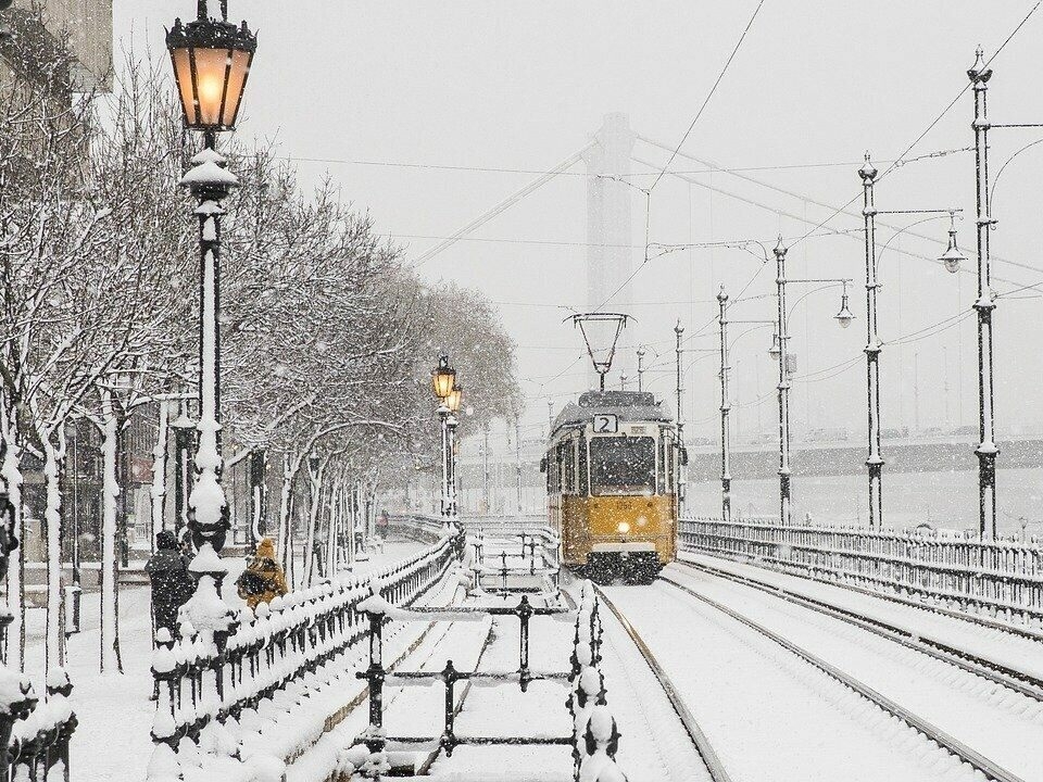 Winter-Budapest-Straßenbahn