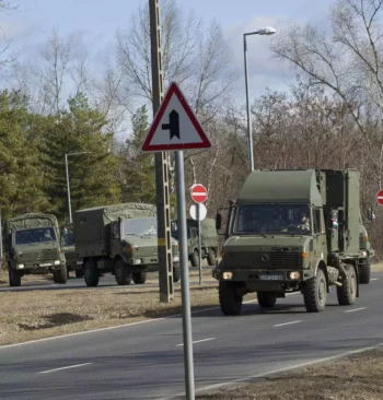 Vojenský-konvoj-Maďarsko