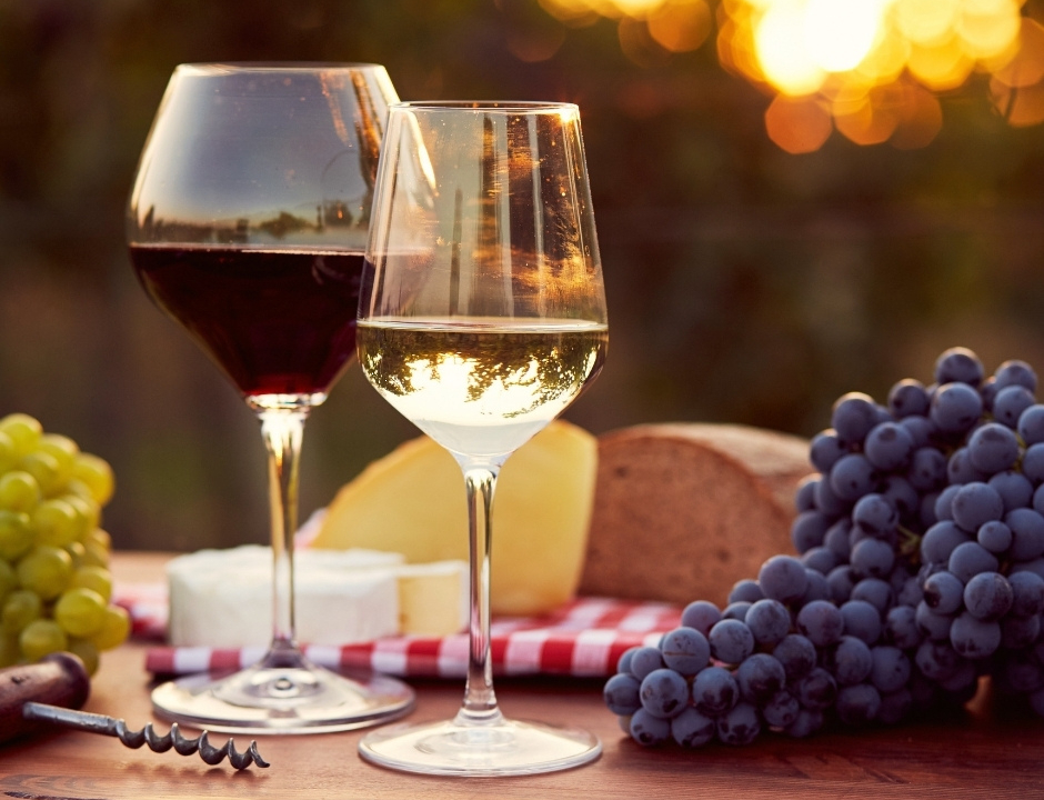 النبيذ الأحمر مقابل النبيذ الأبيض - أيهما أكثر صحة؟