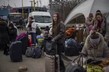 Refugiados de Ucrania en la frontera en Felsőnémeti