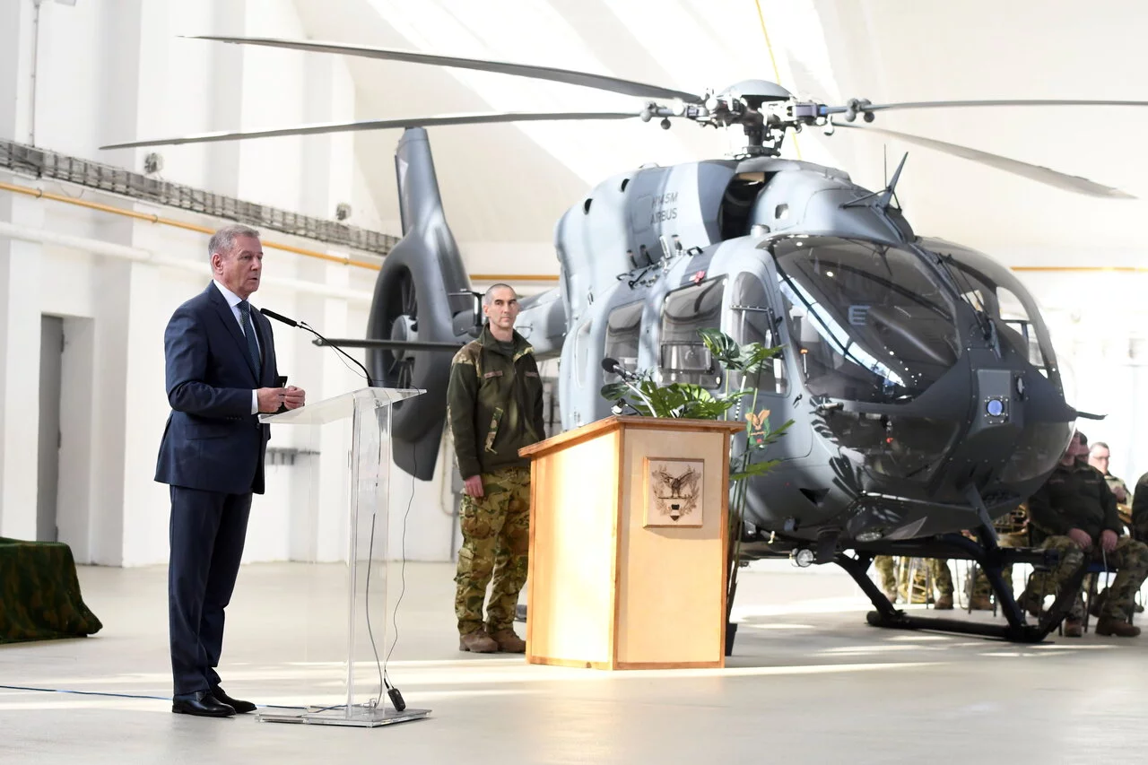 Tibor Benkő military helicopter