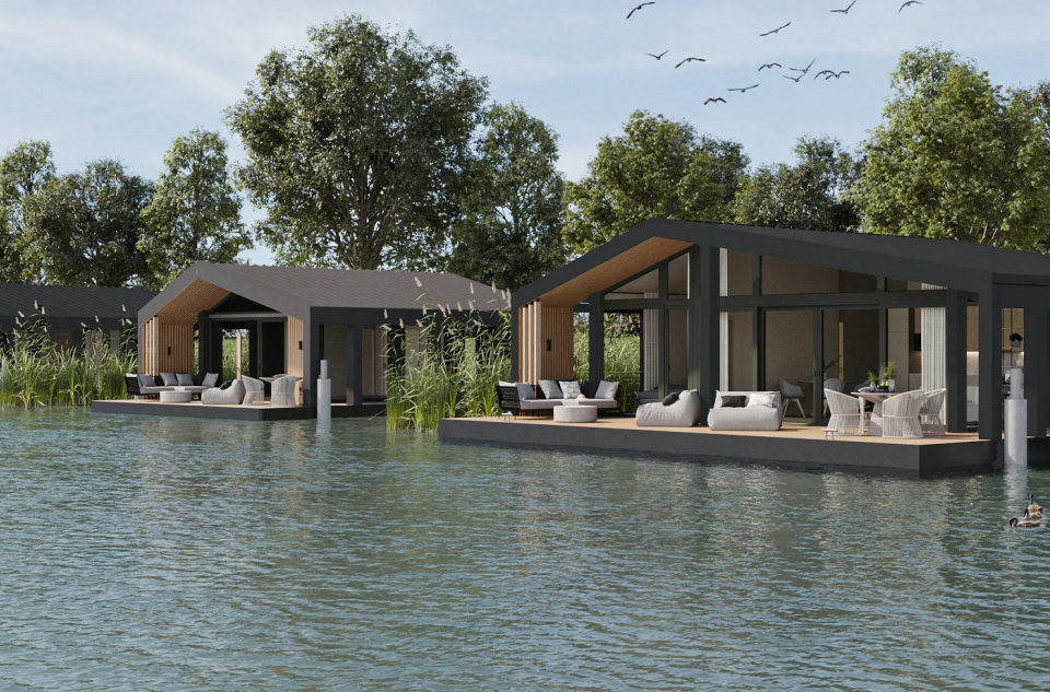 Villaggio galleggiante unico costruito sul lago di Tisza