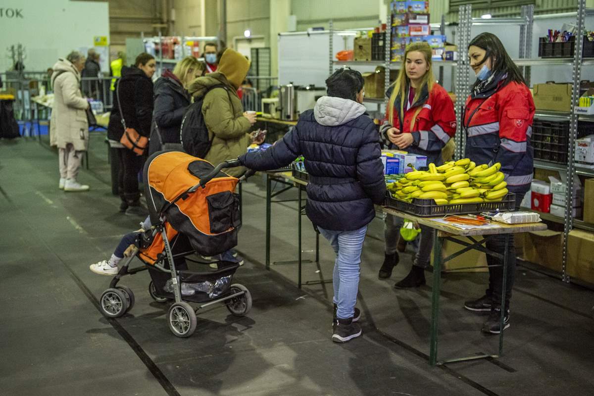 Humanitarian transit point opened in Budapest. Photo: MTI