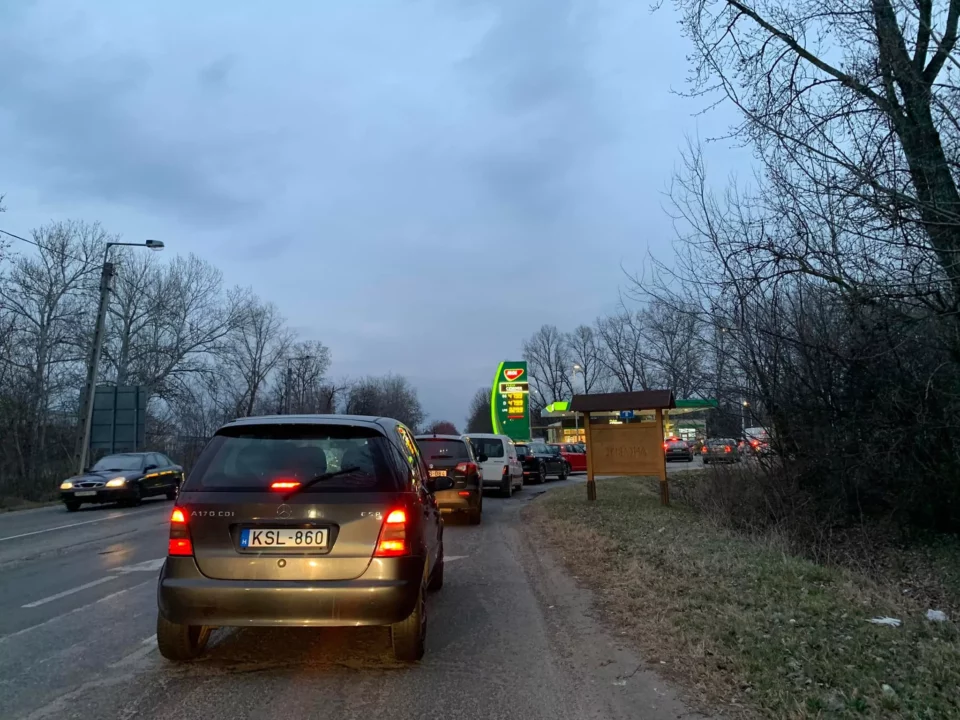 MOL petrol station traffic