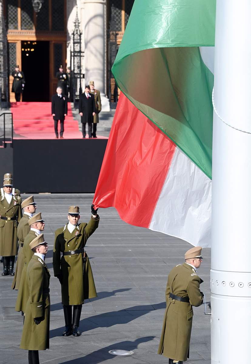 National day in Hungary: National flag raised in front of Parliament - Photos