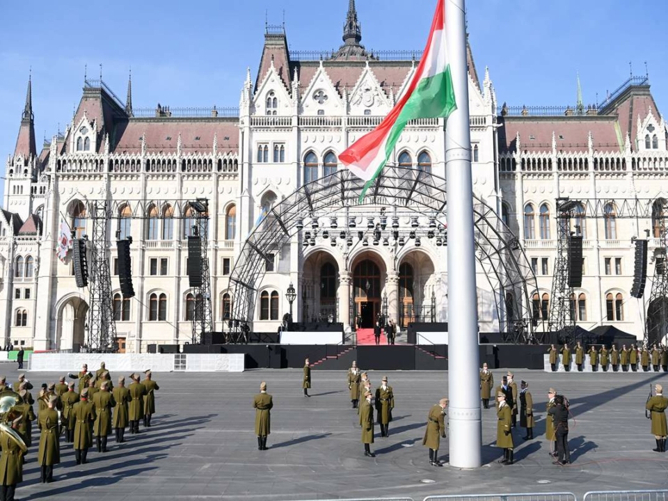 National day in Hungary: National flag raised in front of Parliament - Photos