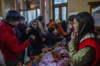Des réfugiés ukrainiens à la gare de Keleti à Budapest