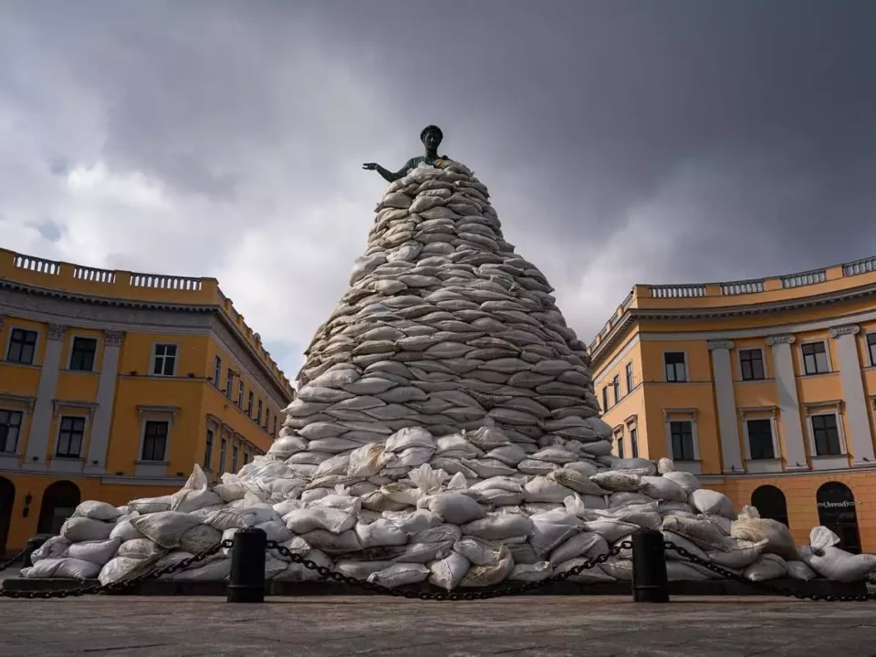 Ukraine statue