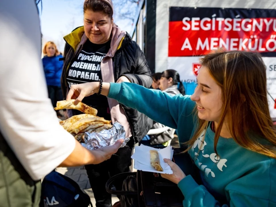 متطوعون يساعدون اللاجئين الأوكرانيين في Beregsurány 2