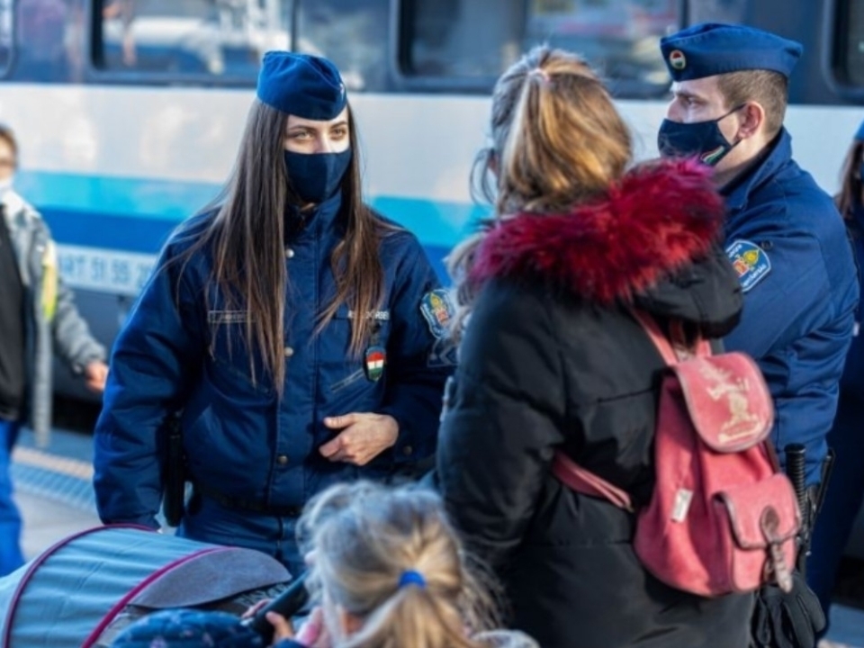 police women refugees