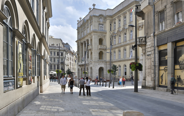 university square budapest