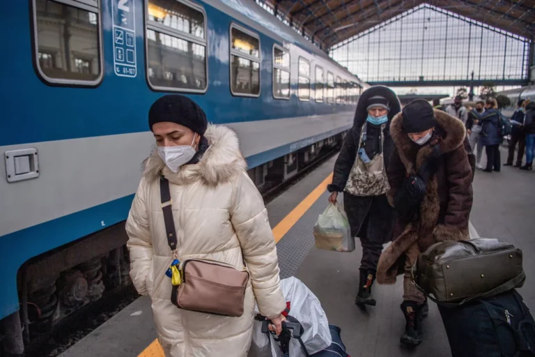 railway_refugees_ukraine