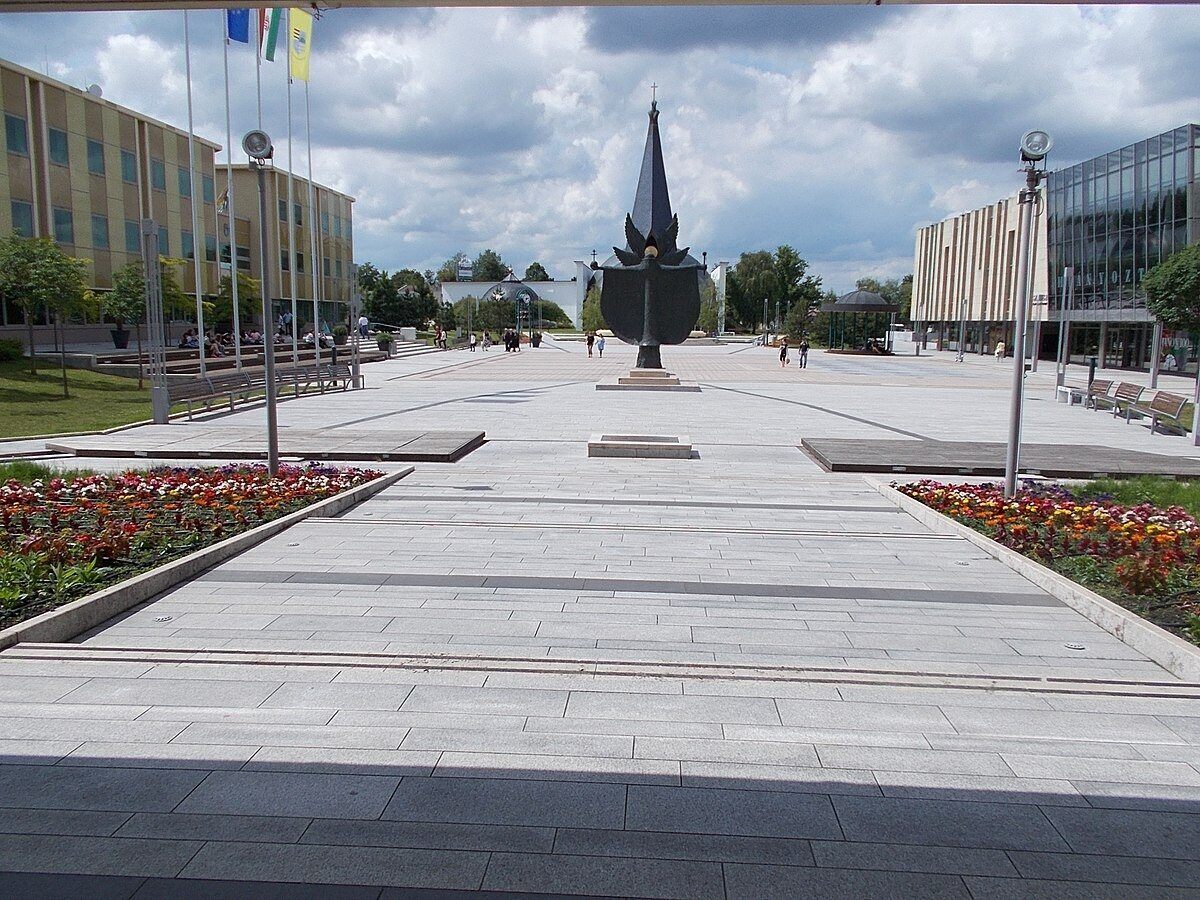 Saint Stephen Square százhalombatta