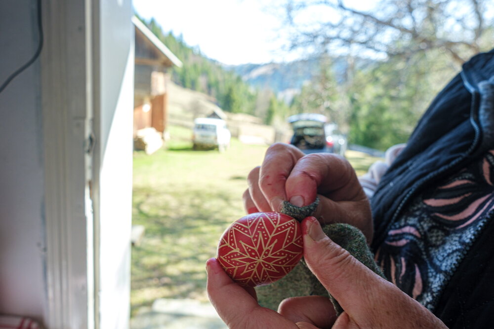 Easter-traditional-painted-egg-Hungarians-Transylvania