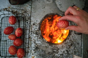 Easter-traditional-painted-egg-Hungarians-Transylvania