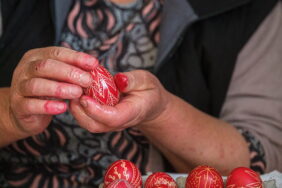 Easter-traditional-painted-egg-Hungarians-Transylvania