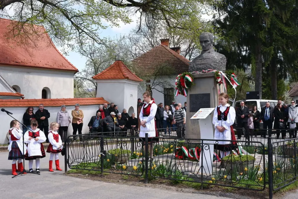 Conmemoración conmemorativa de ropa tradicional húngara