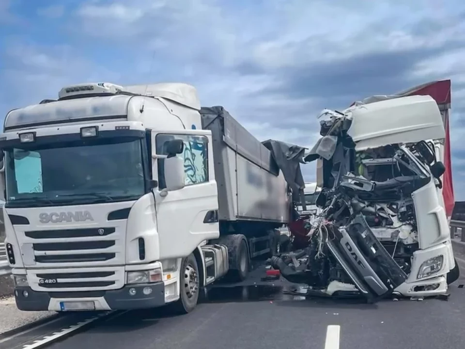 Accidente de tráfico de camiones