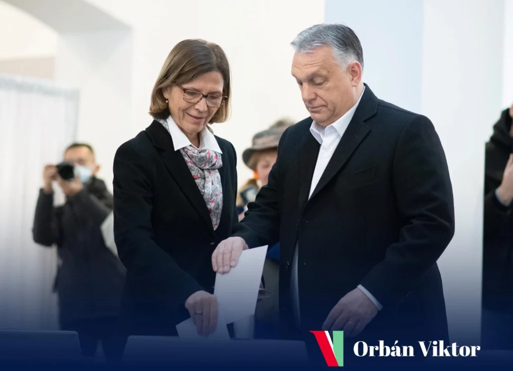 Viktor Orbán odevzdává svůj hlas