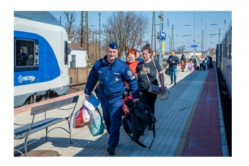 police hungary ukrainian refugees