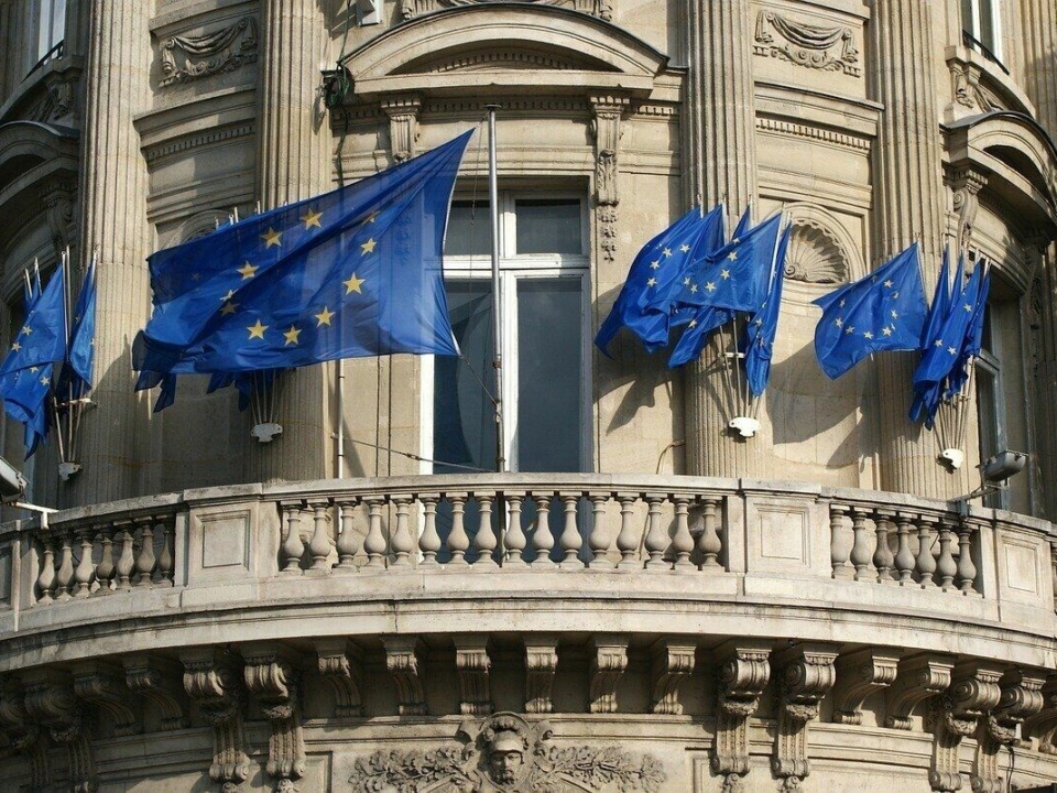 eu building flags