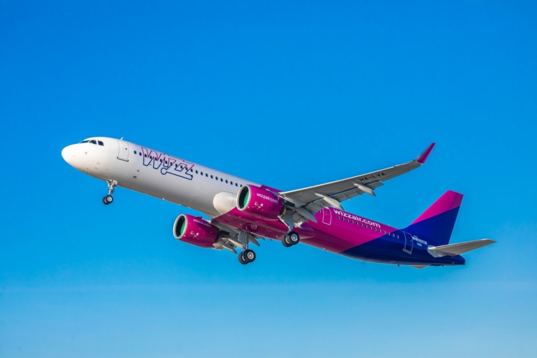 wizz air plane