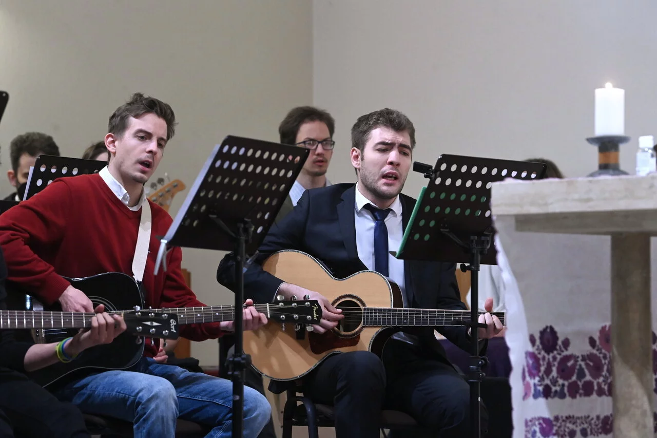 young_hungarians_playing_the_guitar