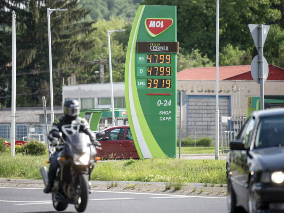 Fuel-station-in-Hungary