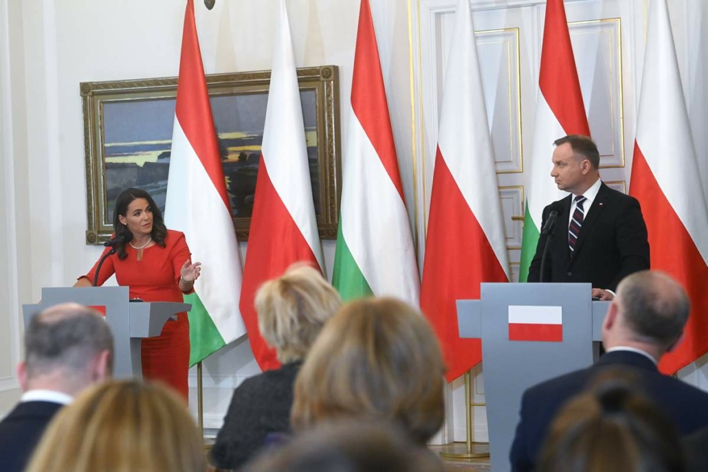ワルシャワ ポーランドのハンガリー大統領ノヴァーク