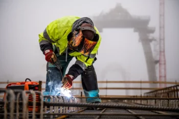 Hungría desarrollo autopista construcción puente trabajador