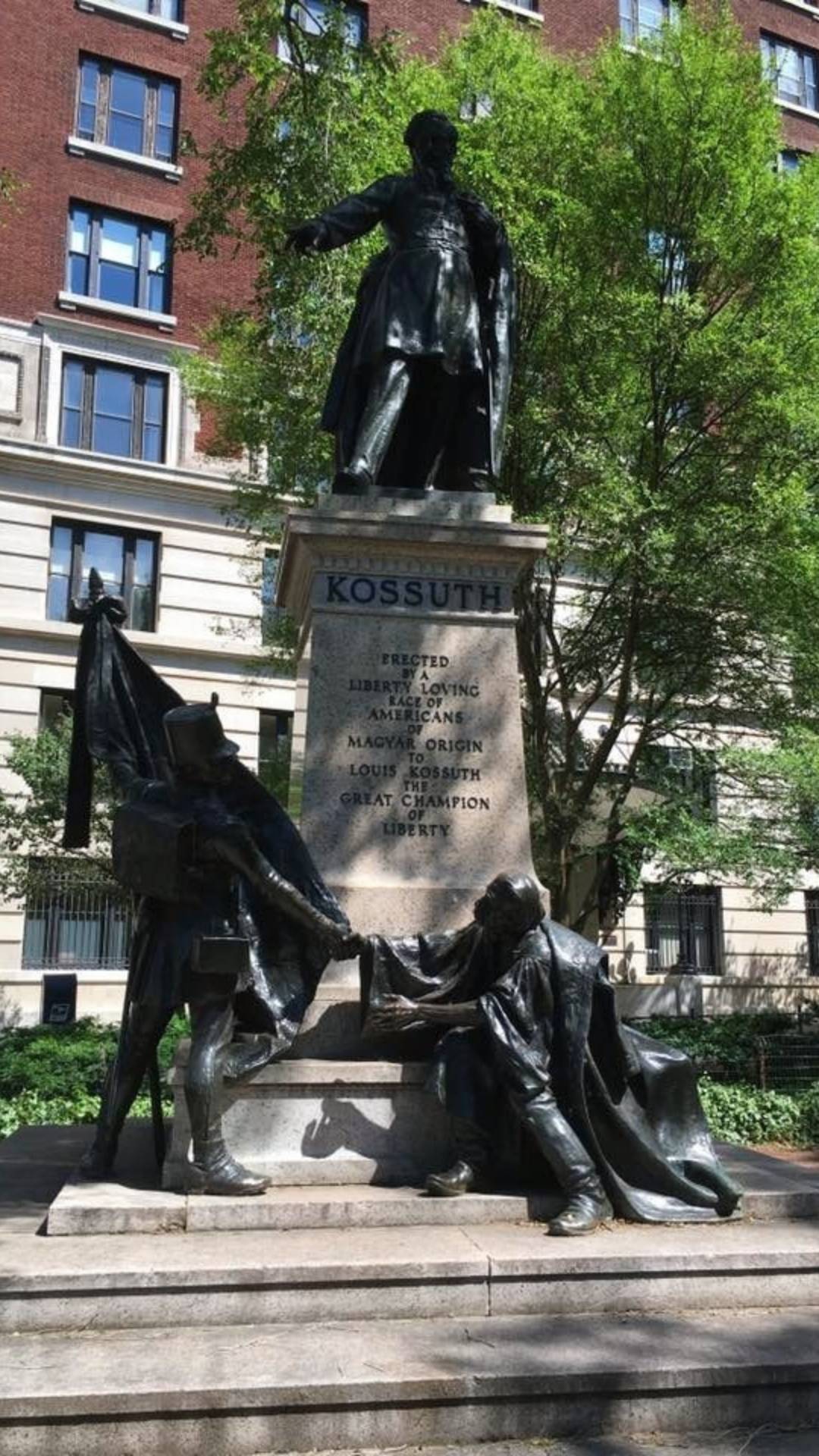 Kossuth Lajos Statue