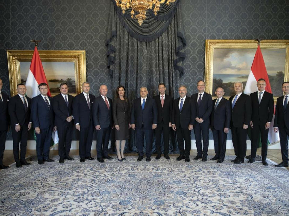 维克多·欧尔班总理的第五届政府成立，其十四位部长在议会宣誓就职